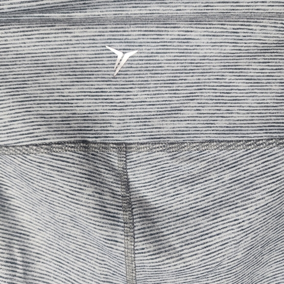 Old Navy Active Fitted Crop Striped Leggings Size Small - Picture 4 of 7